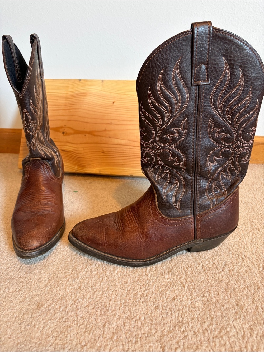 Laredo dark Brown Leather Women's Boot Tag